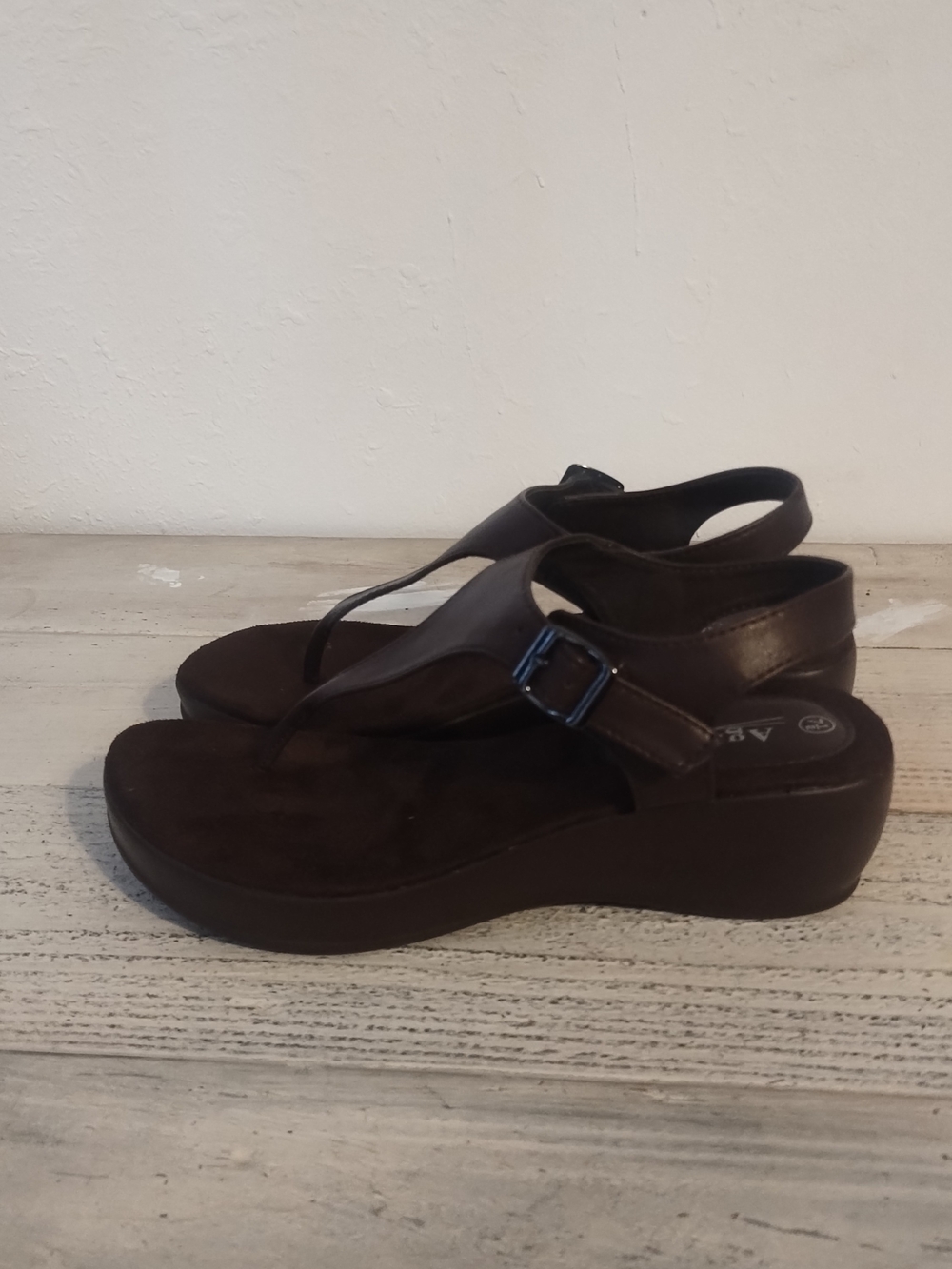Agape women's sandals color brown size 7.5 very good condition